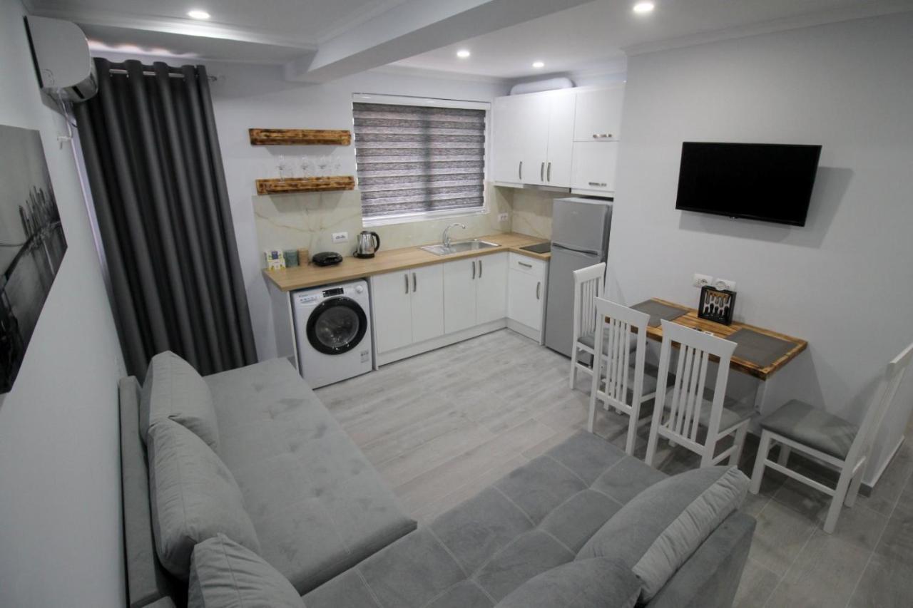 J&M Luxury Apartments Saranda מראה חיצוני תמונה