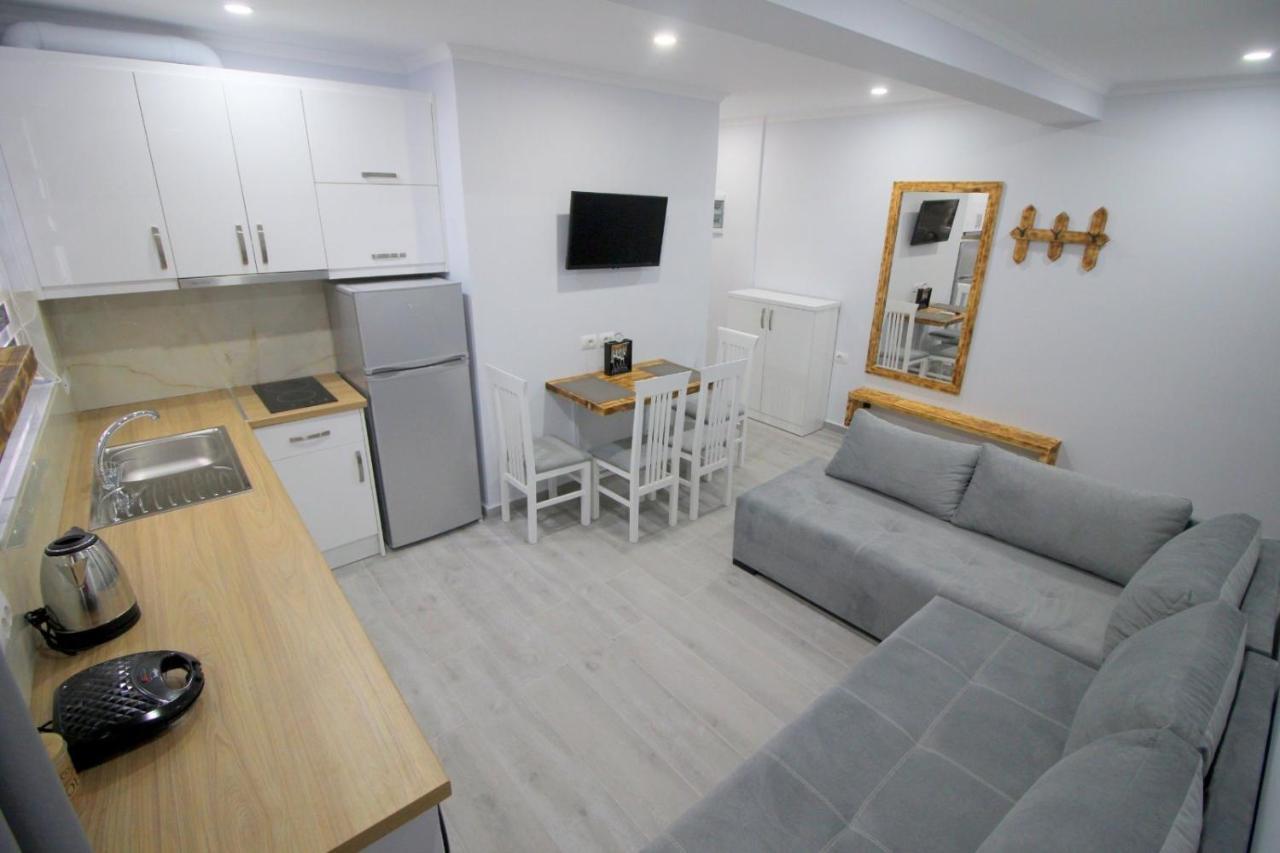 J&M Luxury Apartments Saranda מראה חיצוני תמונה