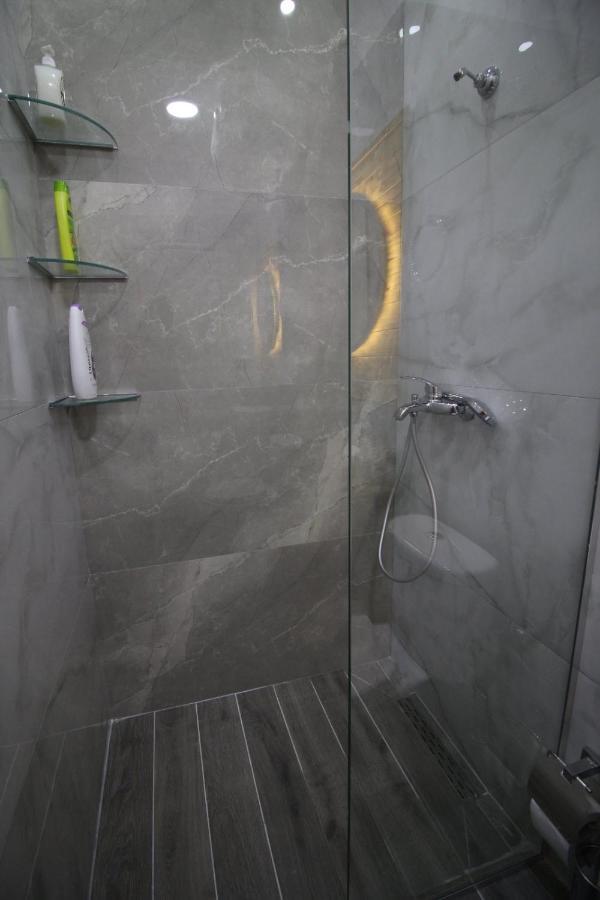 J&M Luxury Apartments Saranda מראה חיצוני תמונה